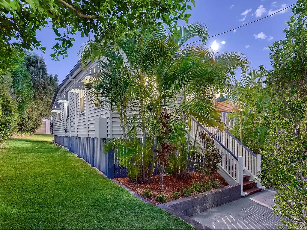 Newmarket 3બેડરૂમ Pool, Potential and a Prime 810m2 Block