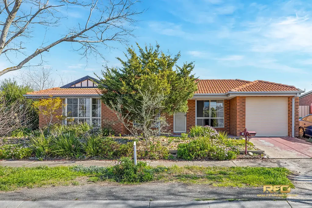 1 Strickland Cres, Burnside, VIC 3023