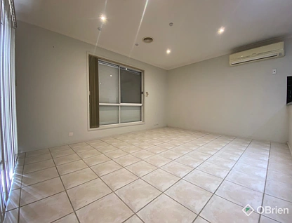 12 Hessing Green, Caroline Springs, Western Melbourne, 3房, 2浴, House