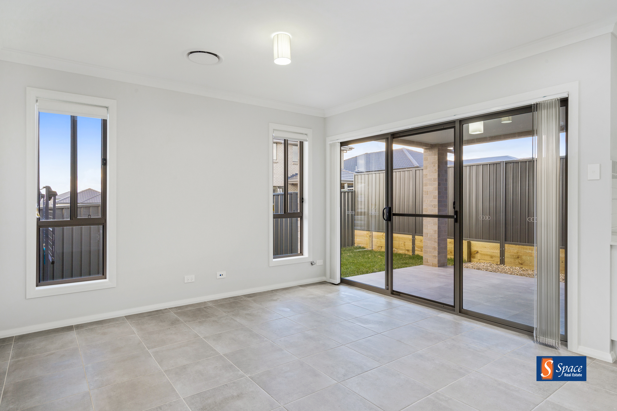 85B LILLYWHITE CCT, ORAN PARK NSW 2570, 0房, 0浴, House