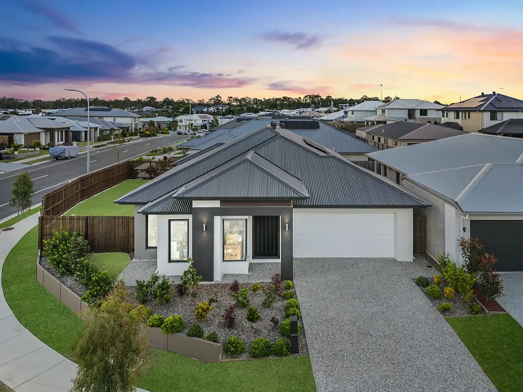 Greenbank 5ਬੈੱਡਰੂਮ Premium Custom-Built Home in Everleigh Estate