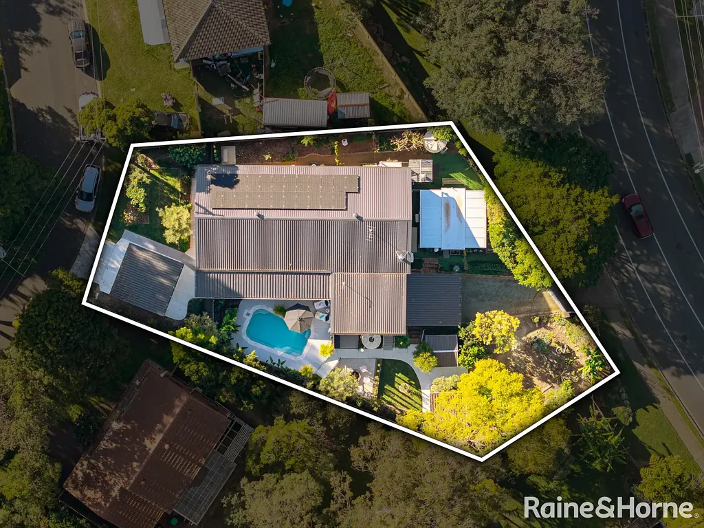 Petrie 3房 带独立小屋、泳池、水疗和双入口的宽敞家庭休憩之所 Expansive Family Retreat with Self-Contained Cabin, Pool, Spa and Dual Access