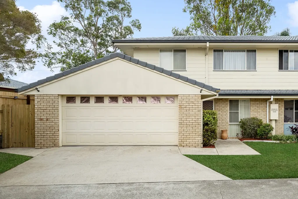 Brendale 3ਬੈੱਡਰੂਮ Sought After Townhouse At 'The Grange'