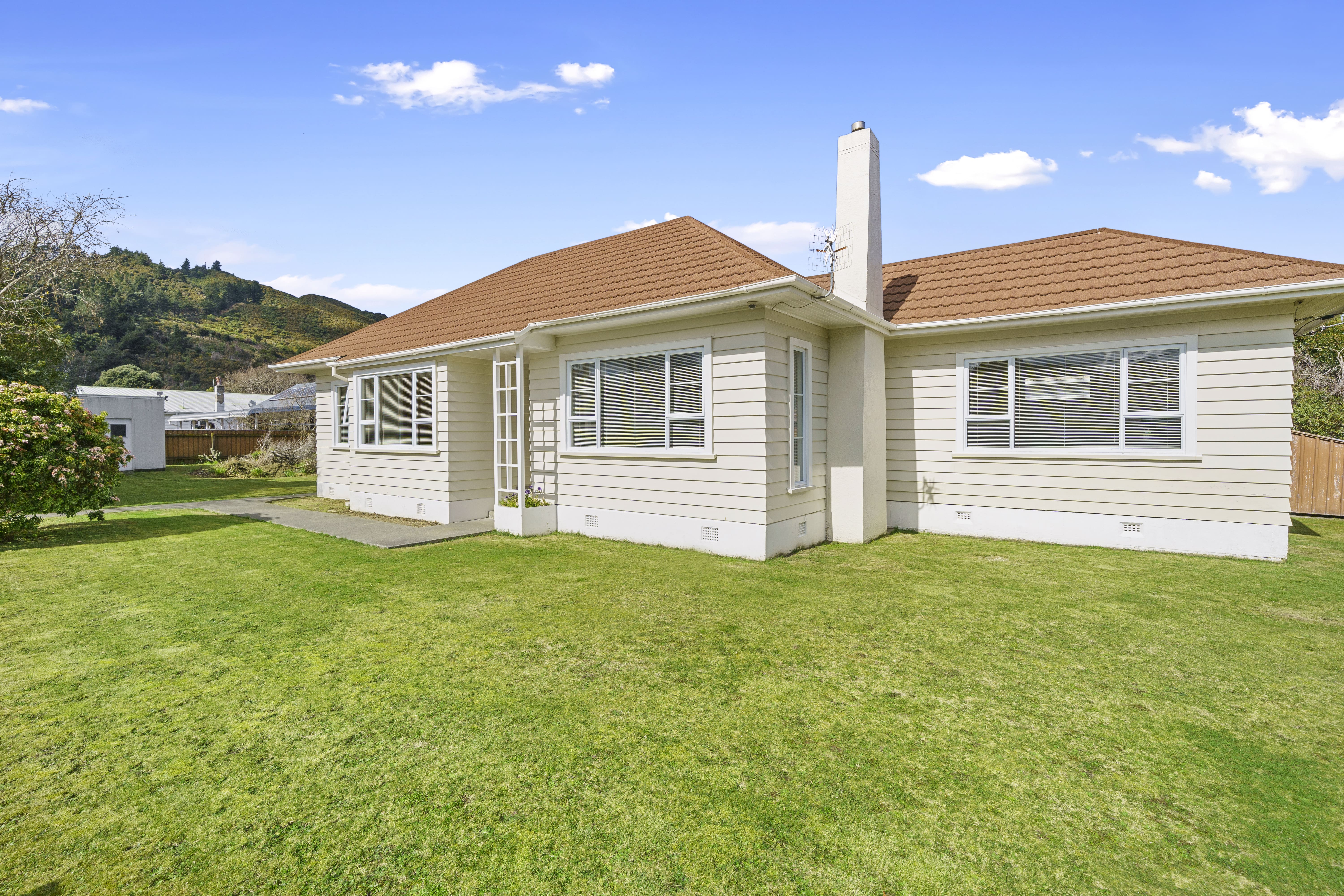 17 Faulke Avenue, Wainuiomata, Lower Hutt, 2 Bedrooms, 1 Bathrooms