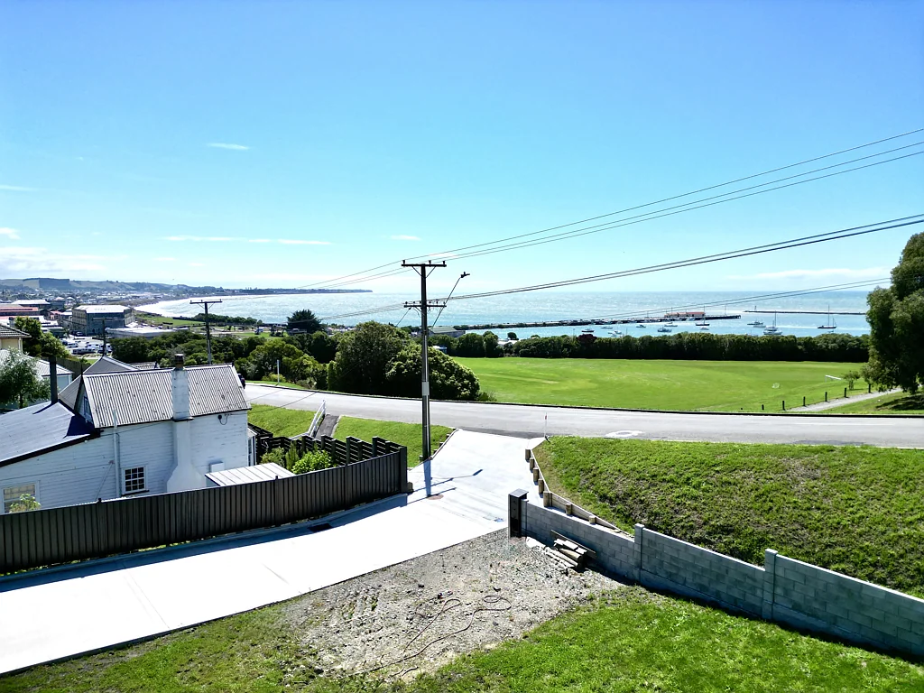 Oamaru  Prime Location, Iconic View