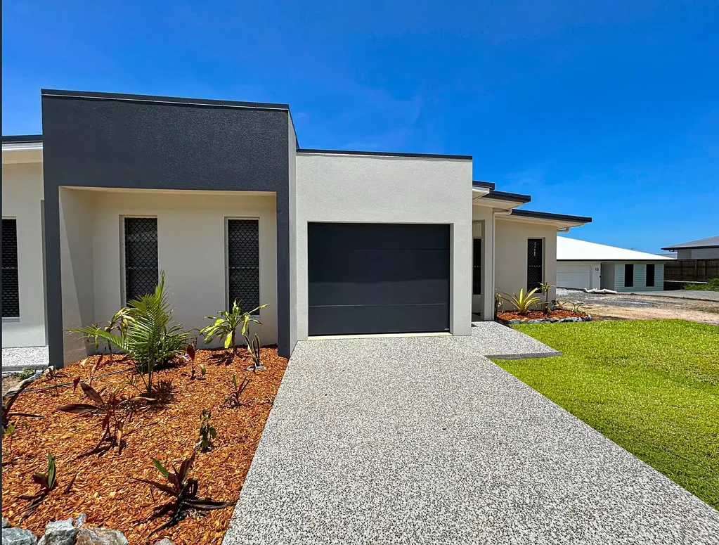 Duplex living - spacious, tropical and modern