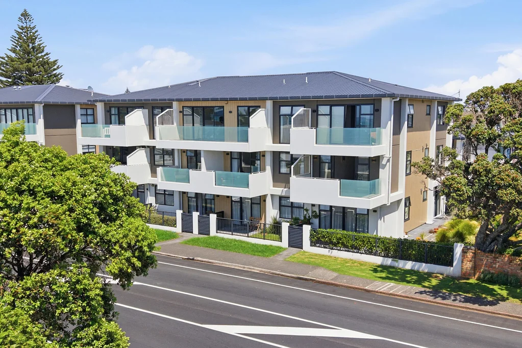 Orewa 2房  Immediate Action Needed - Priced to Sell!