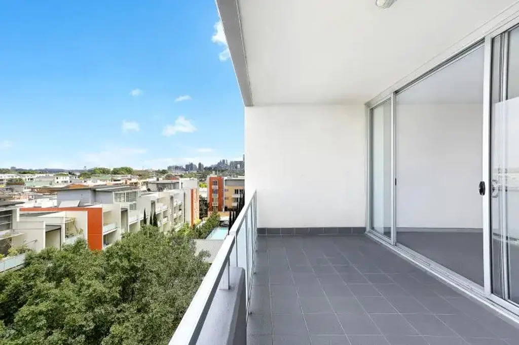 Bright & Sunny Top Floor Apartment with City Views in a Resort-Style Complex