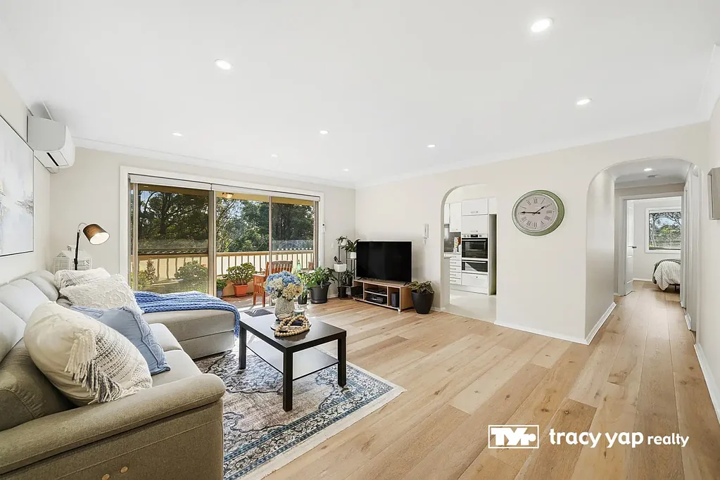Macquarie Park 3房 绝佳位置 双砖公寓 宽敞三卧 主卧带套间 林景视野 双车库 储物空间 步行公交 学校环绕 Modern and Spacious with Leafy Outlook