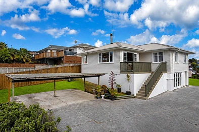 Sunnyvale 4 Bedroom Spacious Family Living with Waitakere Sunsets