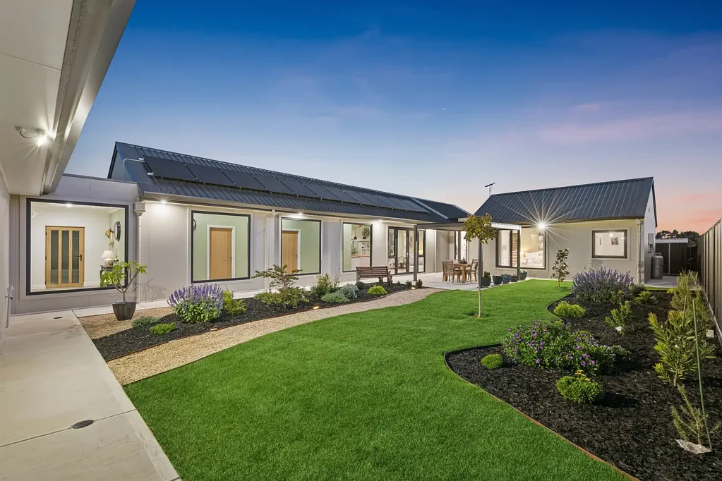 Strathalbyn 4chambre Cathedral Ceilings, Boutique Design, Unforgettable Living - A True Statement Home