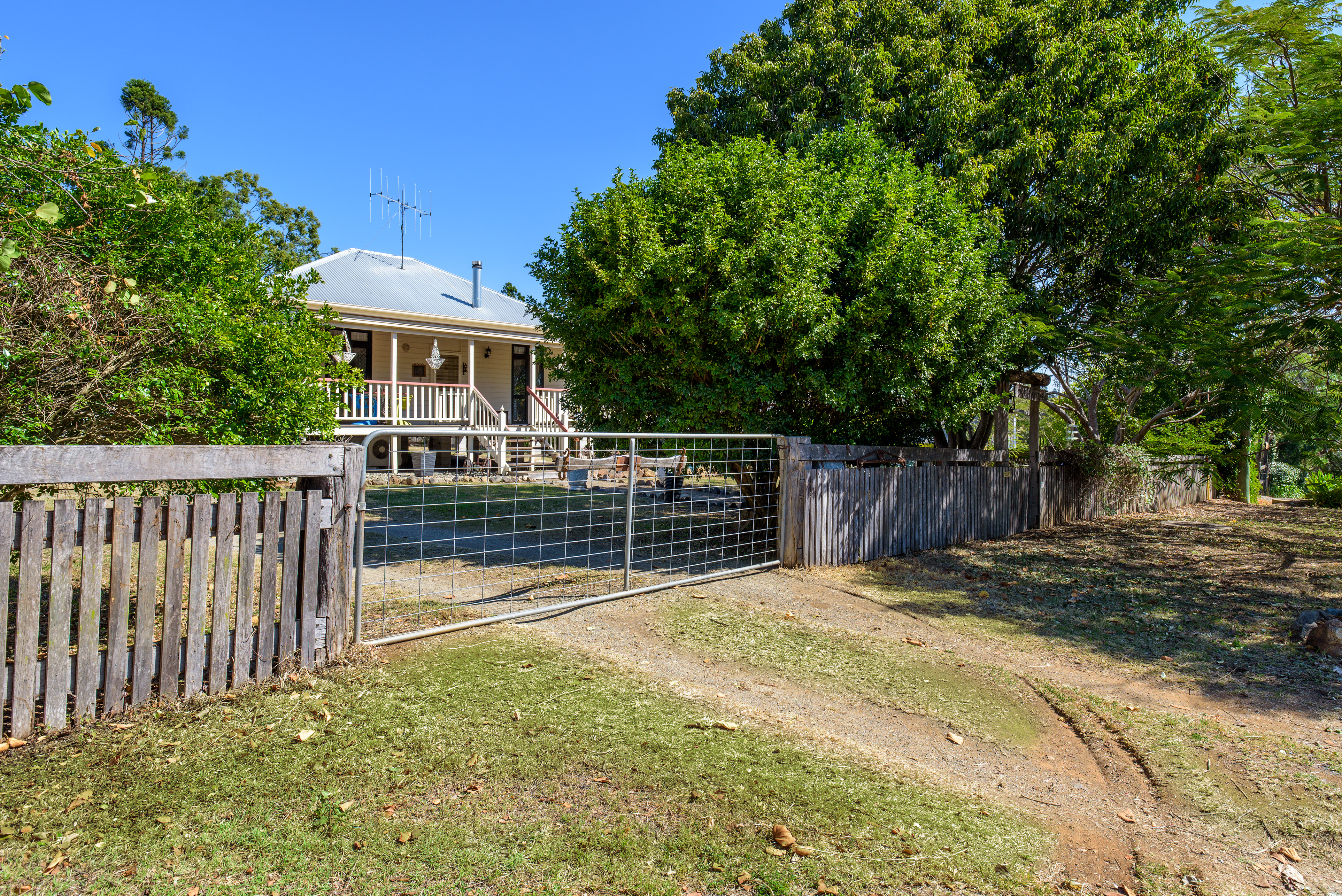 6 ANGEL ST, KILKIVAN QLD 4600, 0房, 0浴, House