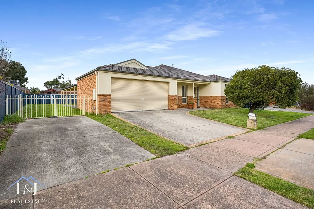 Pakenham 4房 卓越的湖畔家庭生活 Exceptional Family Lakeside Living