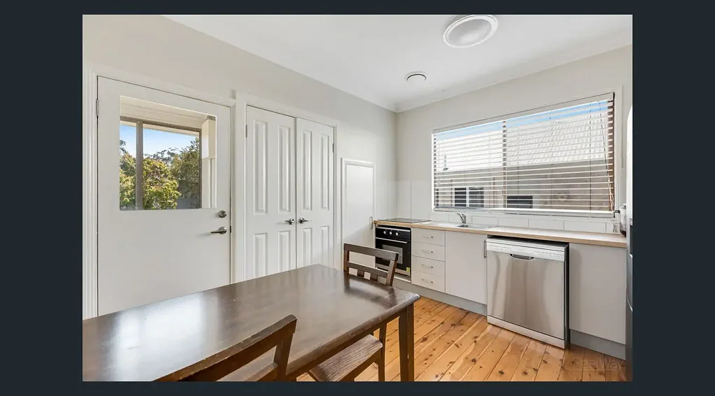 Quiet Living in Centenary Heights