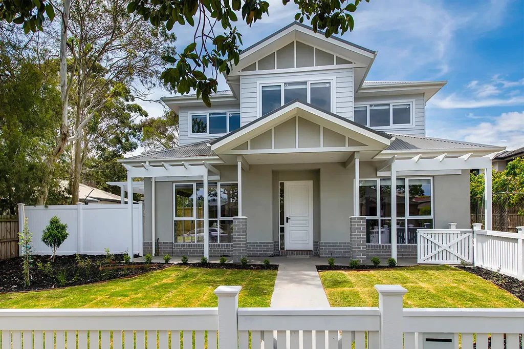 Luxurious townhouse, heart of Blackburn South