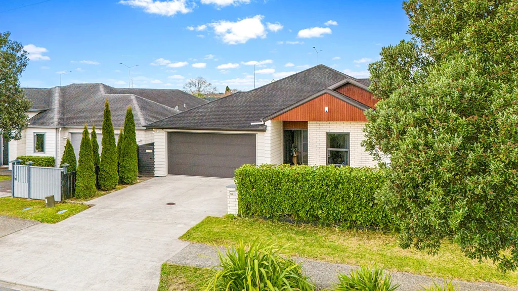 Karaka 4 Bedroom Modern Family Home in Karaka Harbourside