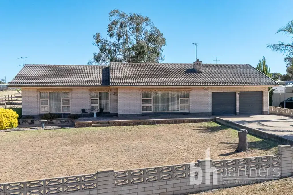 Mannum 4Kwarto Ripe for a Reno - Solid Investment