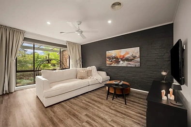 लिविंग रूम - 1/48 Dalley Crescent, Latham, ACT 2615