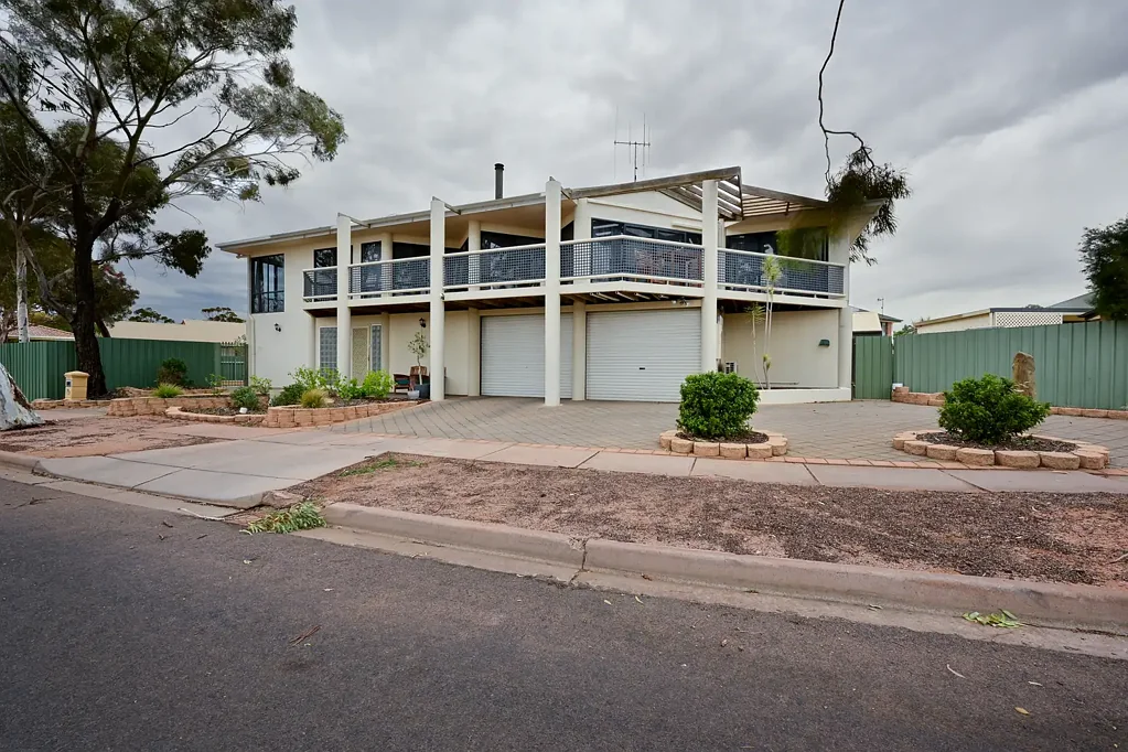 Port Augusta West 5 Slaapkamer Generous family home in prime neighbourhood