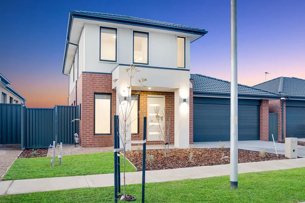 Brand New 4-Bedroom Double Storey Home in Manor Lakes!