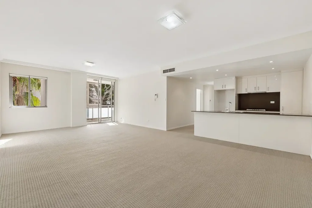 Renovated Oversized Apartment
