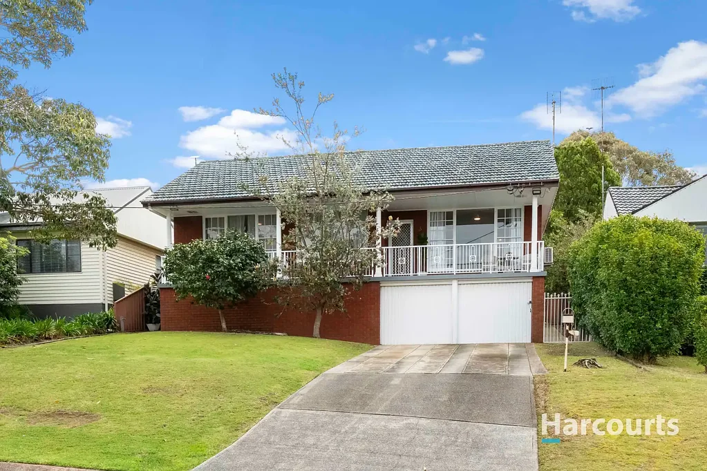 Belmont 3कमरा Family comfort with north facing backyard & the lake in reach