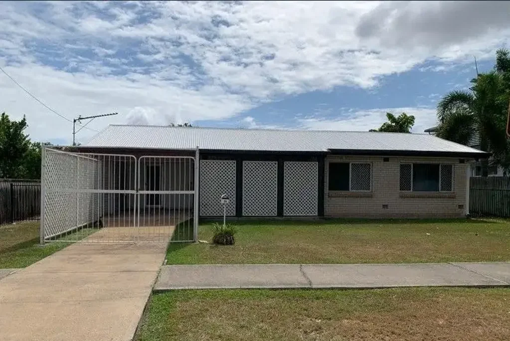 Comfortable 3-Bedroom Home in Convenient Cranbrook Location!