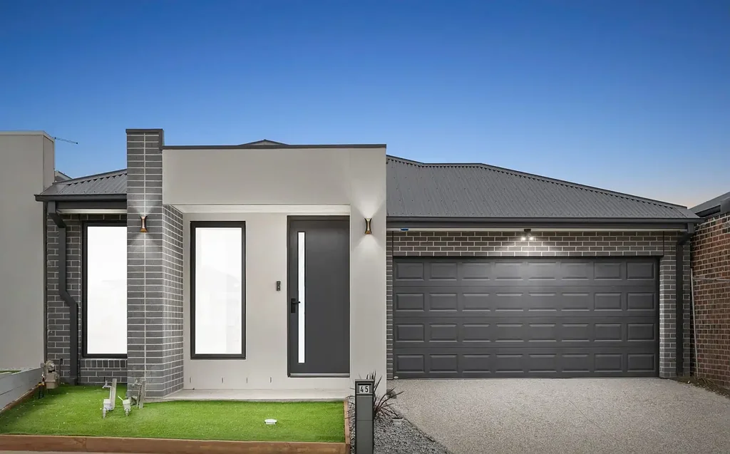 Mickleham 4房  现代家庭居住在米克尔翰（克雷吉山一侧）  Modern Family Living in Mickleham (Craigieburn side)