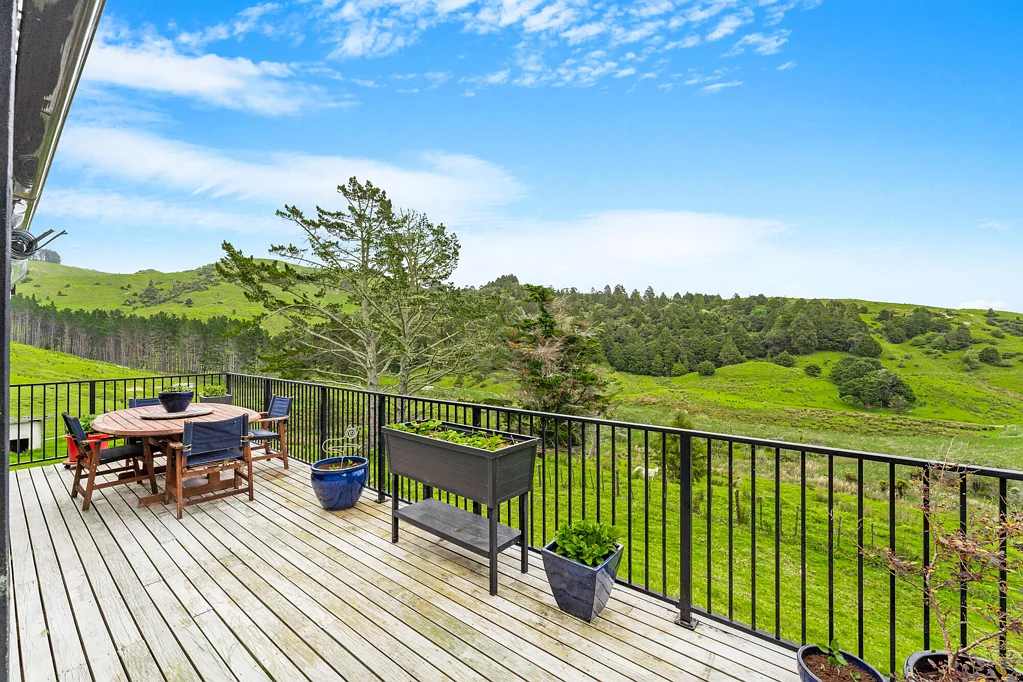 Kaipara Flats 5 Slaapkamer Committed to sell - lifestyle opportunity with room to grow