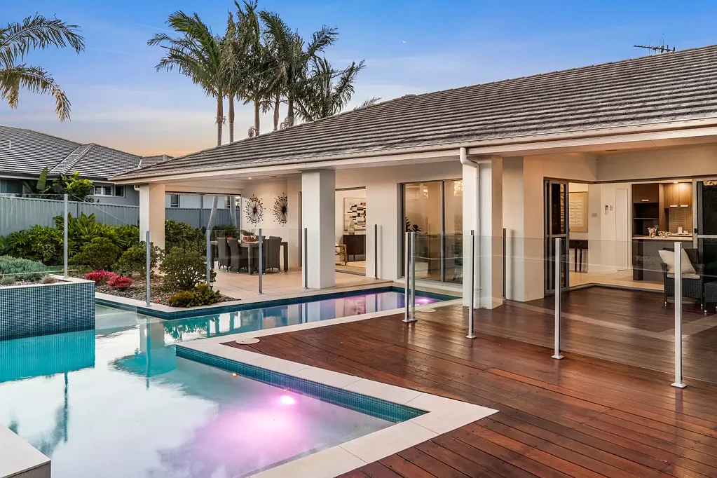 Port Macquarie 4房  Refined Living Moments from the Fairway