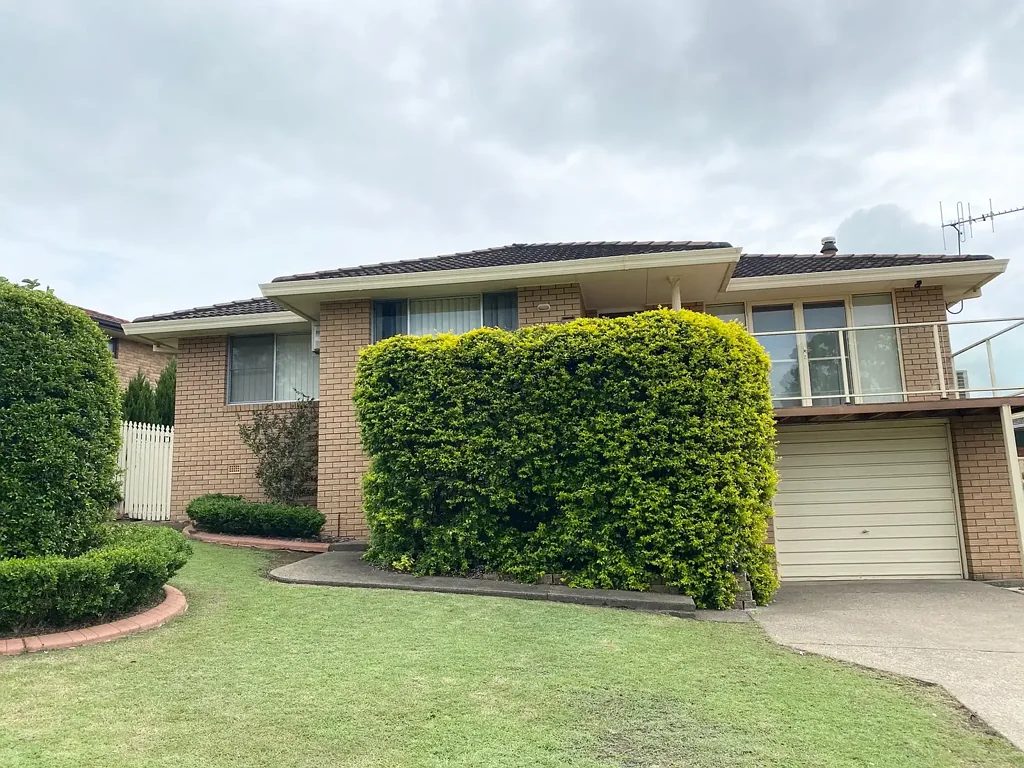 Poolside Family Living in Taree West