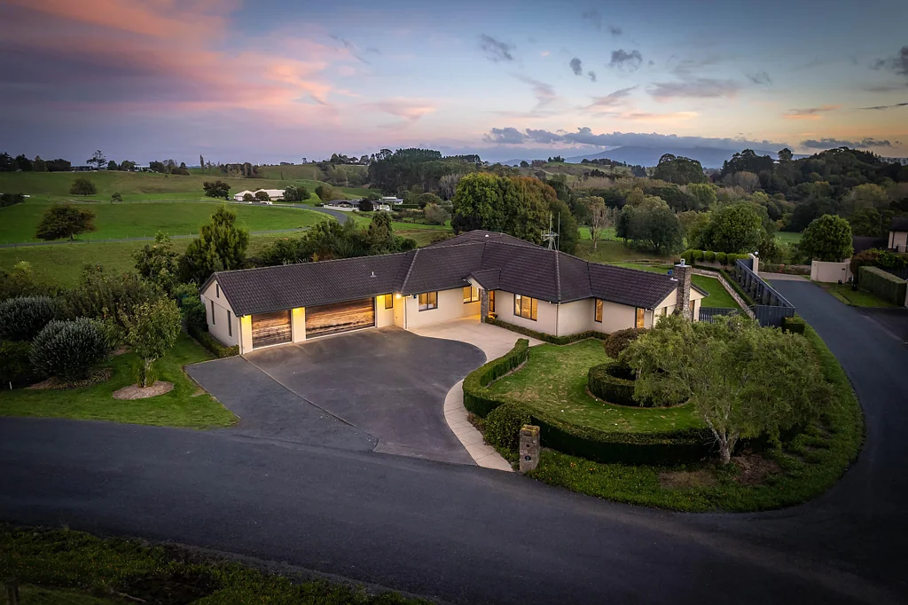 Temple View 5房  Elevated Living with Pirongia & Arboretum Views