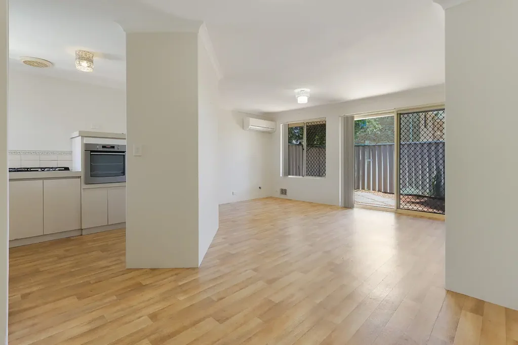 8/2 Dowling Street, Rockingham, WA 6168