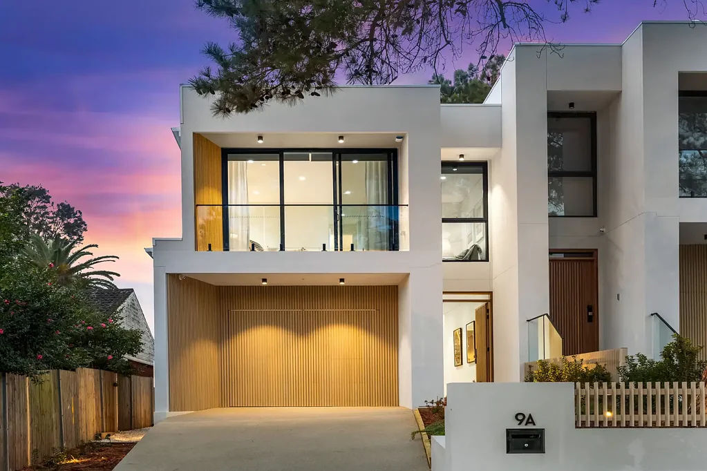 Ryde 5Zimmer Brand New Contemporary Haven in Sought After Pocket Bordering Gladesville