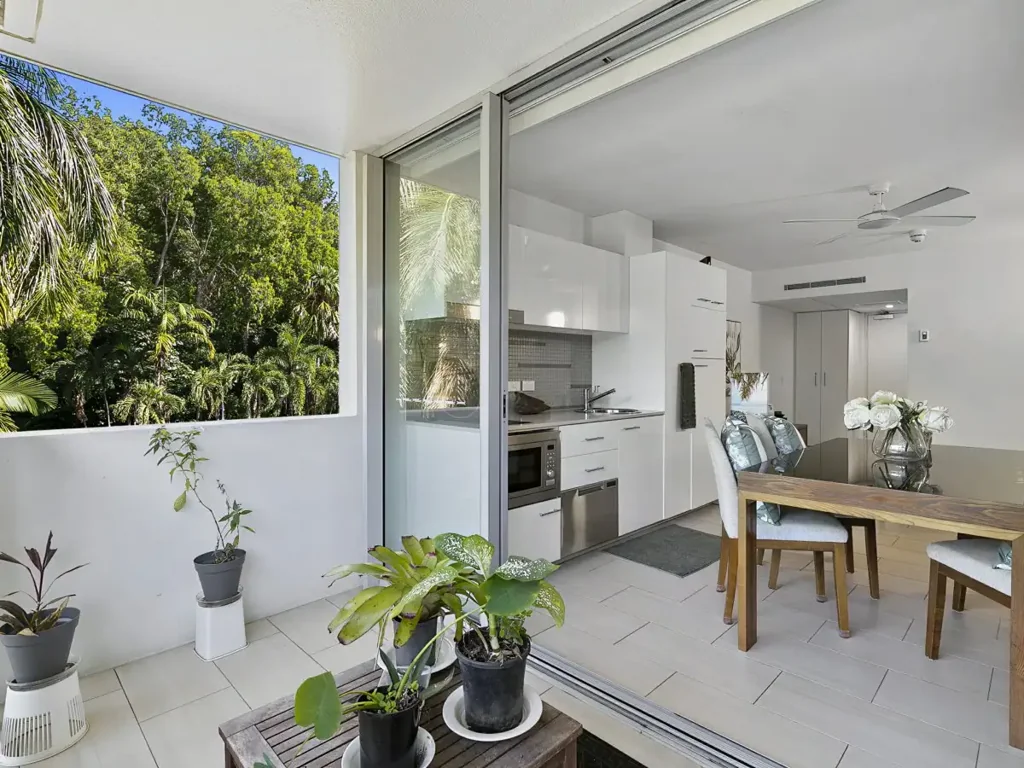 Palm Cove 2 Bedroom Your Dream Drift Apartment Awaits