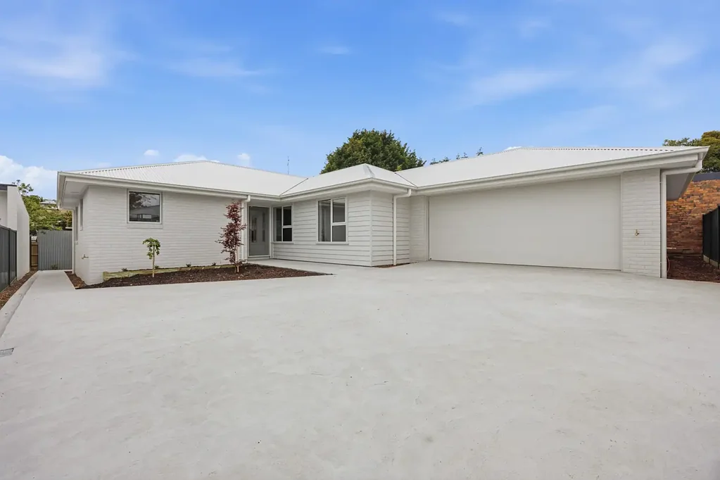 Summerhill 5 Slaapkamer Stylish brand new home.