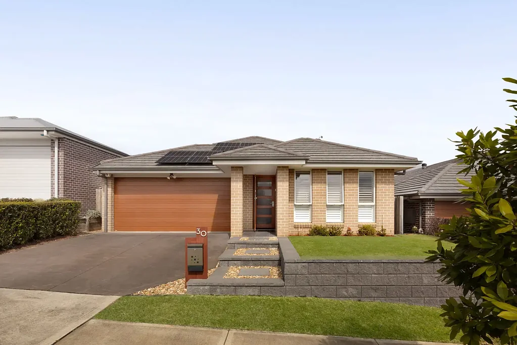 Elderslie 4 Bedroom Contemporary Comfort in a Quiet Elderslie Pocket