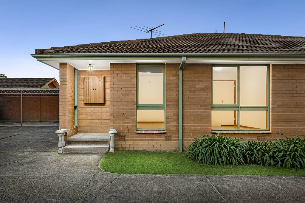 Clayton 2房 位于 Clayton 中心的舒适单层生活 Comfortable Single-Level Living in Central Clayton