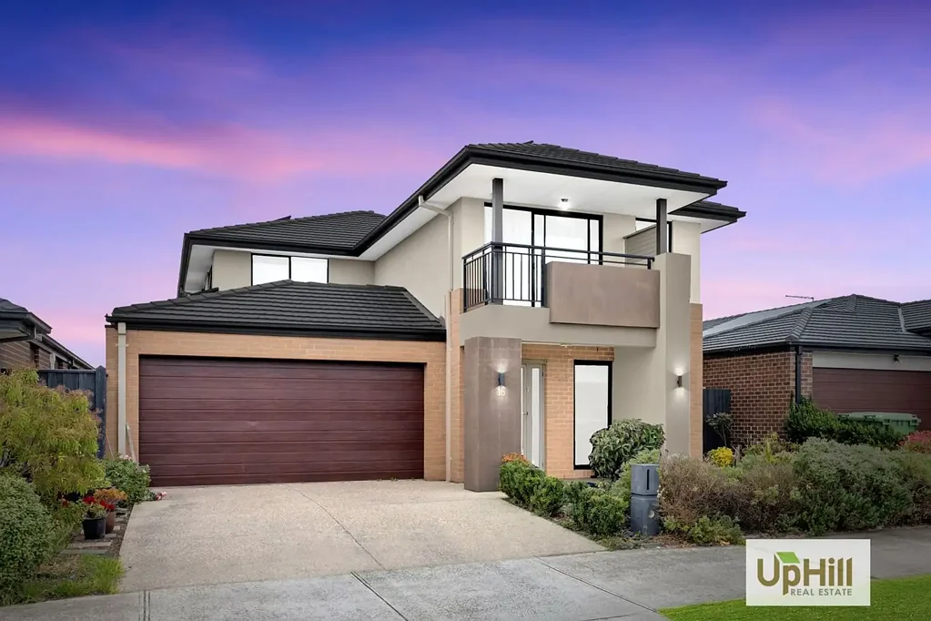 Stunning 36sq Carlisle Home in Clyde North - Luxury Family LivingModern. Spacious. Eco-Friendly. Perfectly Positioned.