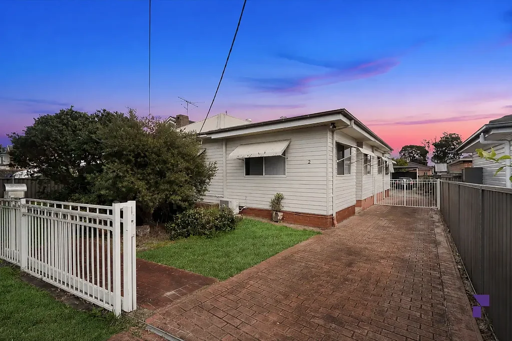 Sefton 5Habitaciones Primary home and detached granny-flat set on a 714.5sqm parcel