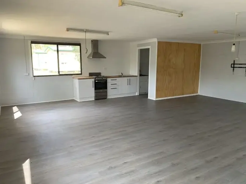 RENOVATED DELIGHT- One Bedroom Flat in the heart of Uralla!