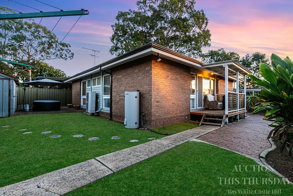 Whalan 3Zimmer Rare Freestanding Opportunity on Generous Block - Act Quickly