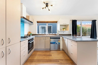 New Lynn 2બેડરૂમ Standalone, spacious, Privacy & carparks