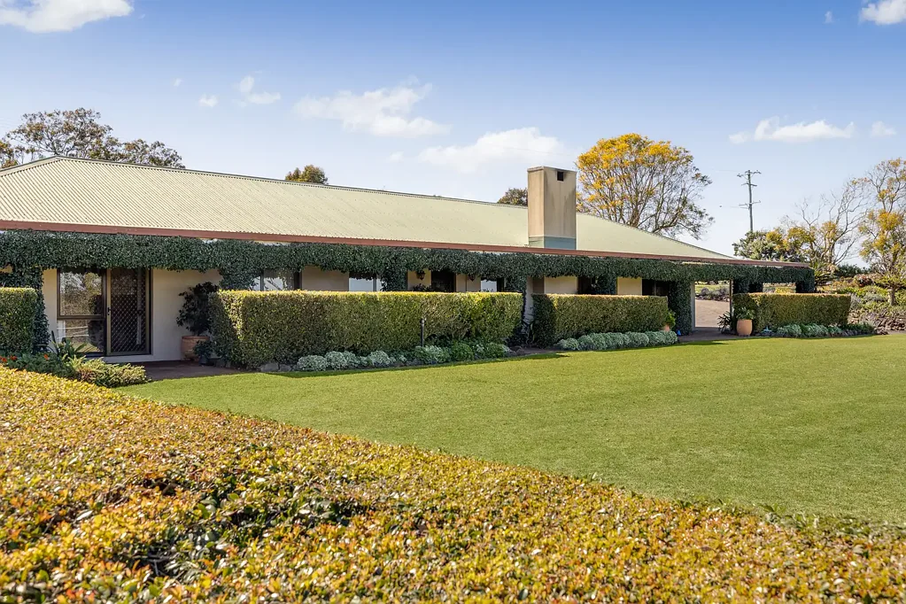 Darling Heights 4房 'DUNROSSIE' - Darling Heights 一处非凡的家庭住宅 'DUNROSSIE' - a remarkable family home in the Darling Heights