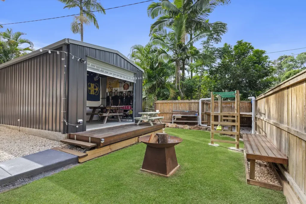 Albany Creek 3Kwarto Family Home with a Separate Man Cave & Pool!