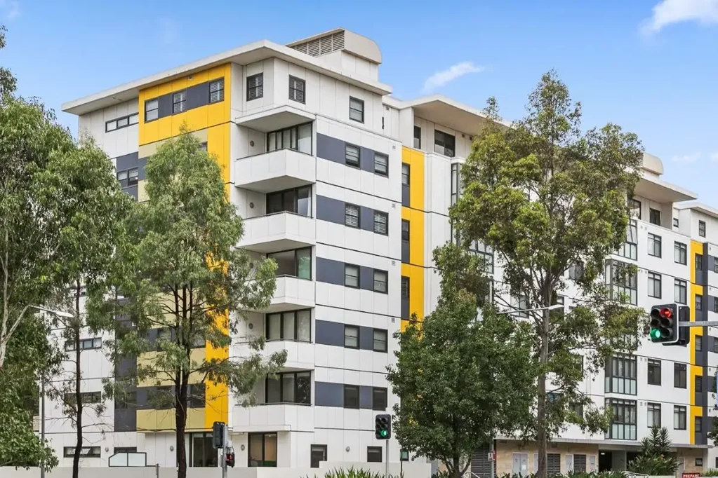 MASSIVE 3 Bedroom Apartment with Essential Furnitures in Rouse Hill Prime Location