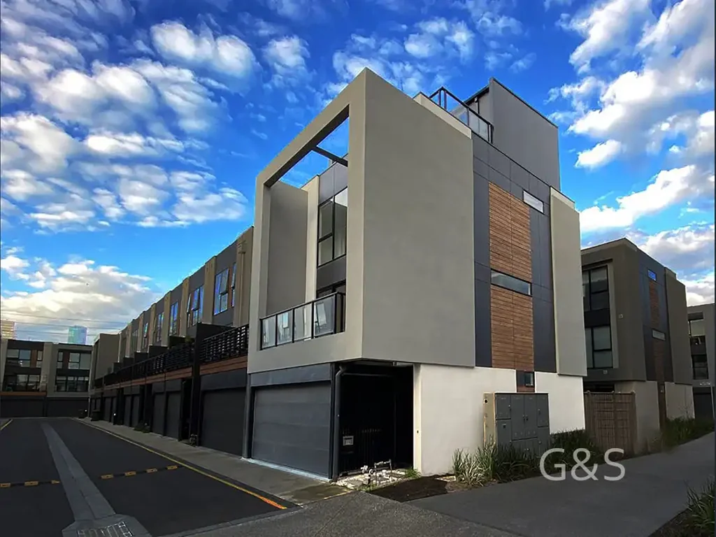 Large corner block with rooftop terrace