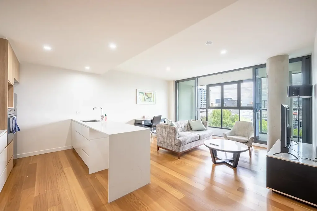 Open plan living - 2 BEDROOM APARTMENT in the heart of city