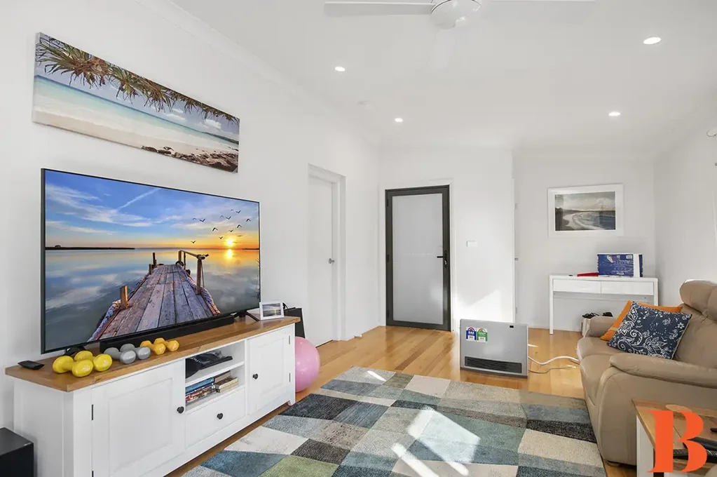 Green Point 2कमरा Best Value in this Neighbourhood at Broadlands - Great rear garden and outdoor space - Excellent Presentation