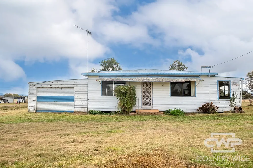 Deepwater 2 Bedroom Endless Possibilities on 8,094m2 in Deepwater- Transform, Build or Invest!